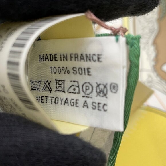 HERMES Scarf Carre Mystery at 24 Silk 100% Gris Pale/Vert/Jaune - Picture 4 of 5
